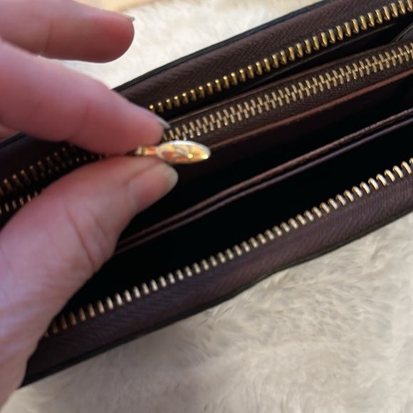 LOUIS VUITTON Amarante Authentic Zippy Patent leather  Wallet only no box /dusty - Picture 7 of 10